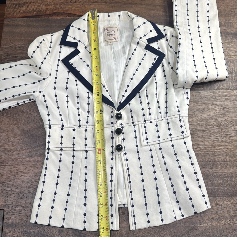 Nanette Lenore white and navy tailored blazer, Size 0, navy polka dot design - Picture 8 of 11